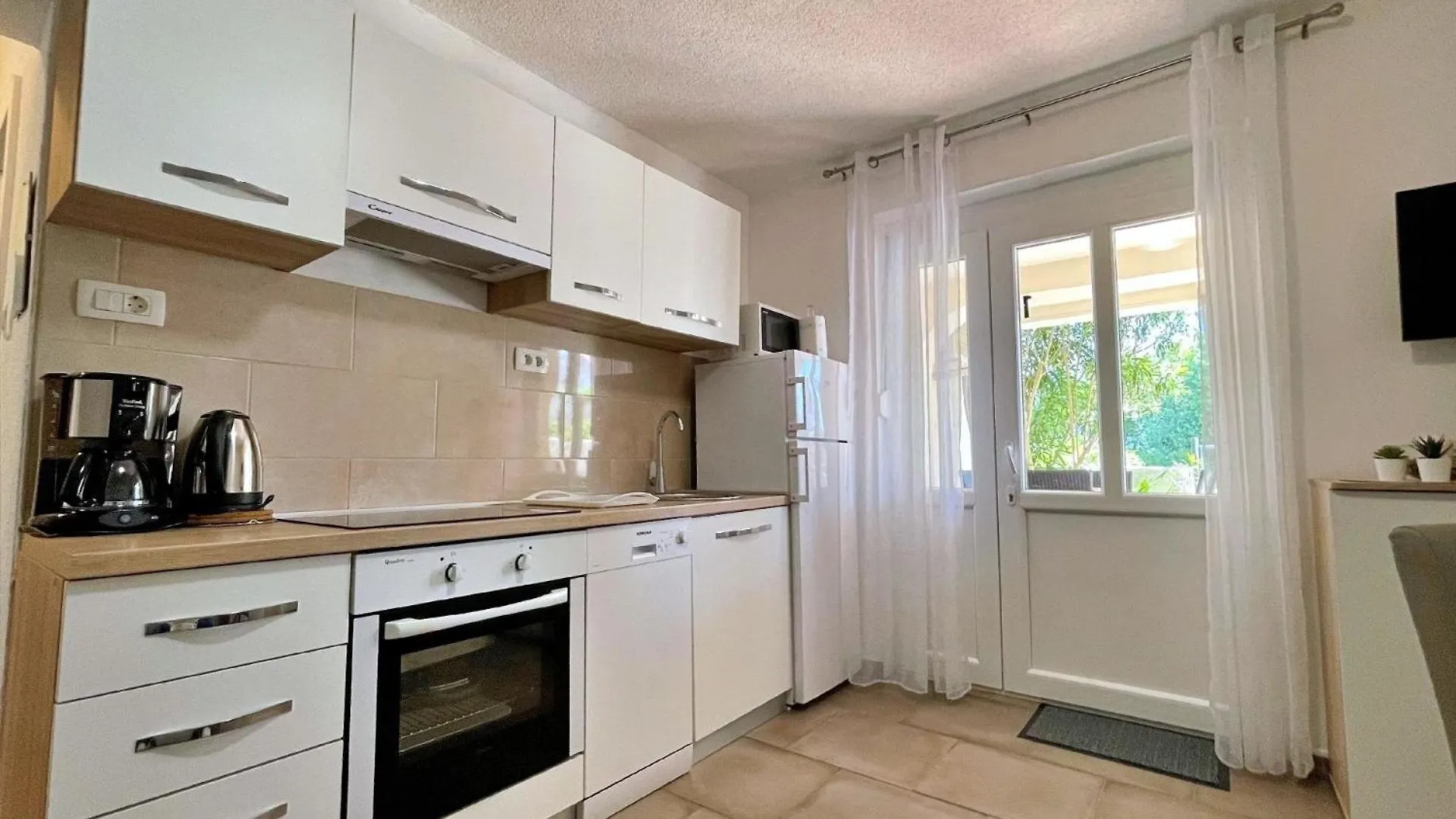Apartment Butkovic - Am Meer, Haustierfreundlich Croatia