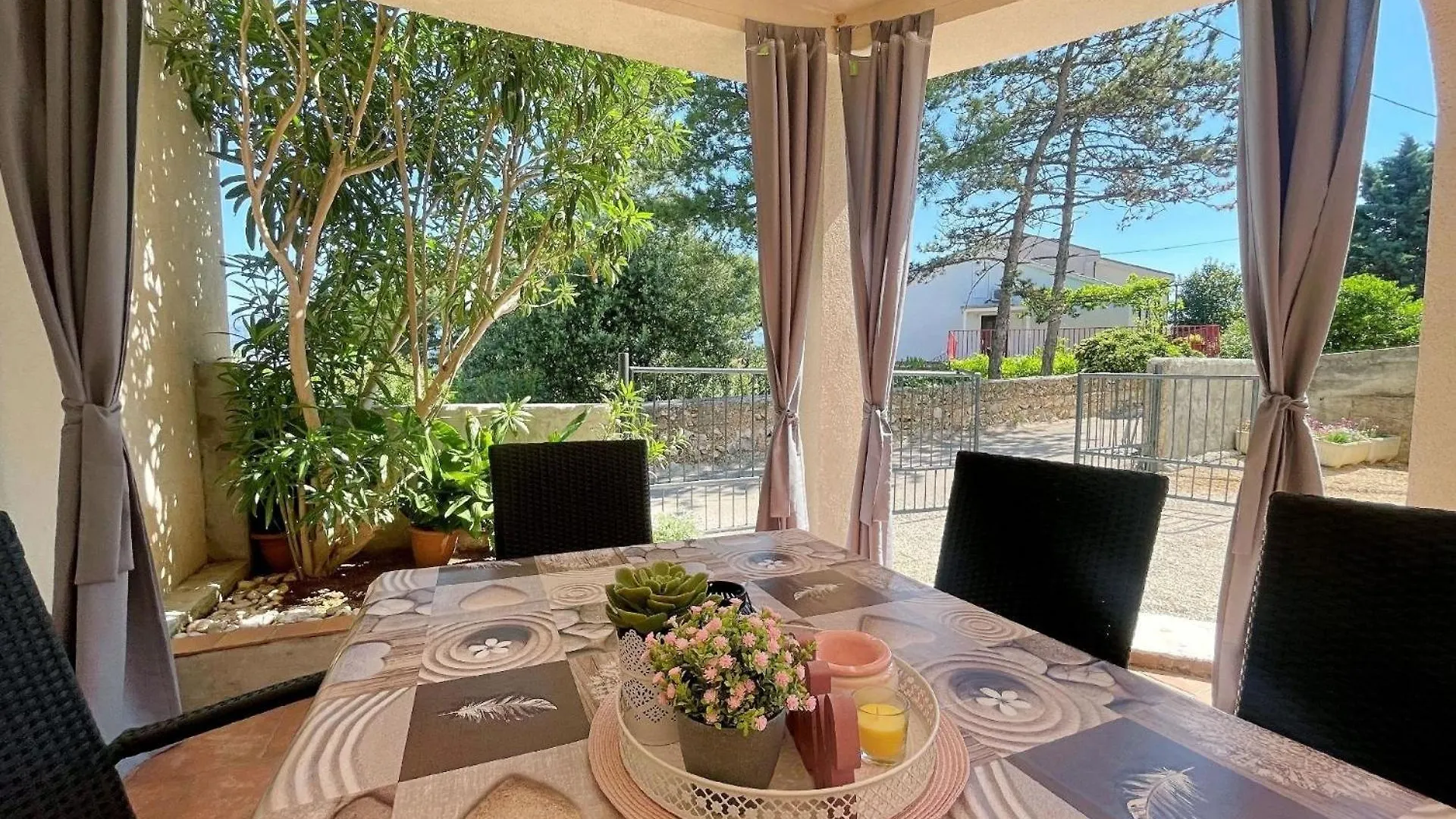 Apartment Butkovic - Am Meer, Haustierfreundlich 0*, Silo (Krk) Croatia